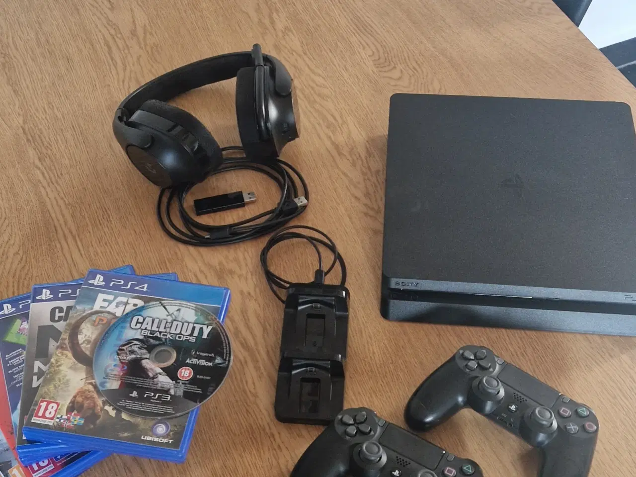 Billede 6 - Playstation 4 med tilbehør 