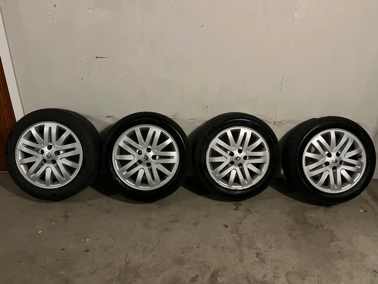 Billede 1 - 17 Originale Renault Alufælge med sommerdæk