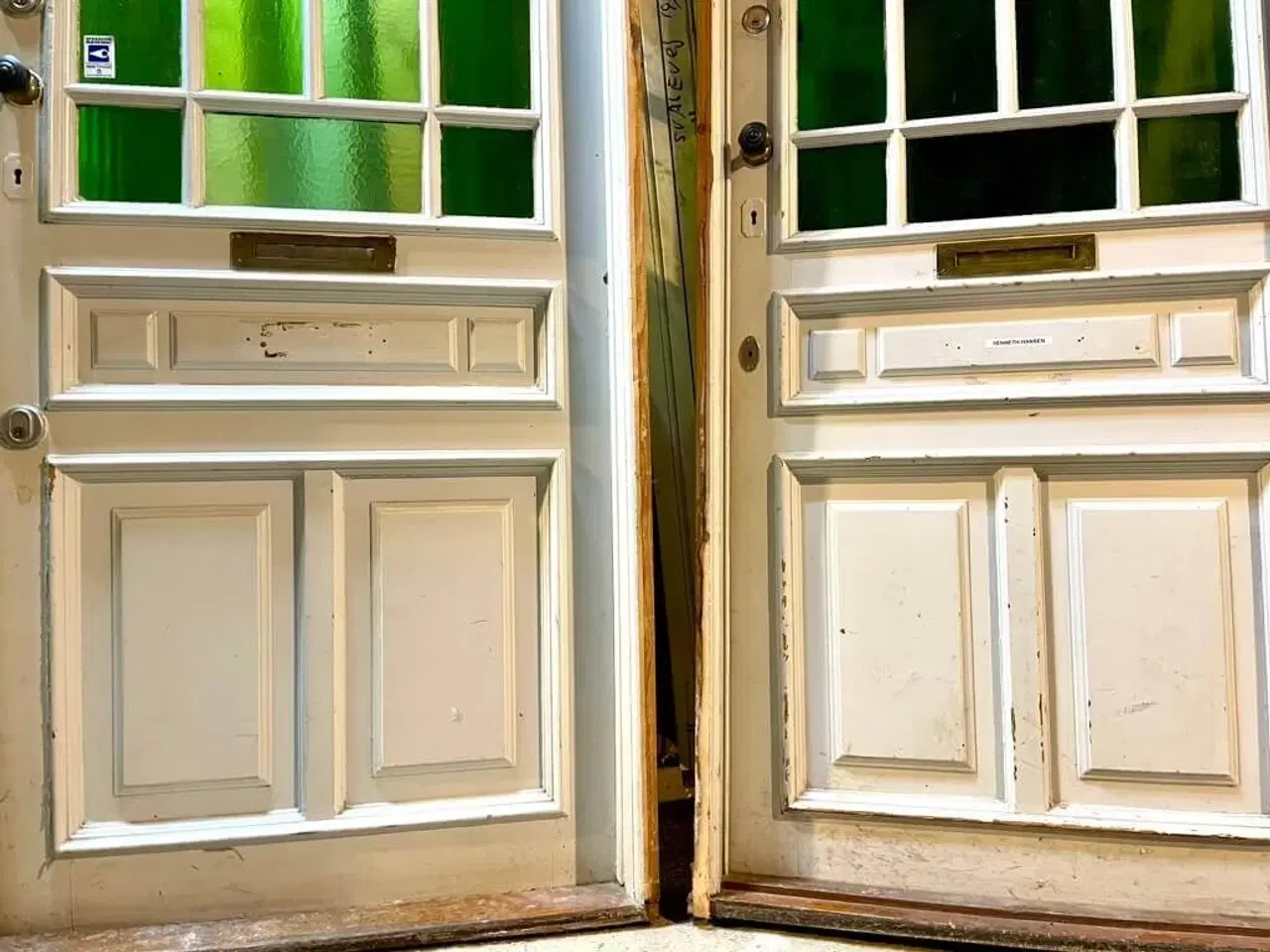 Billede 4 - Smuk, venstrehængt opgangsdør m. karm