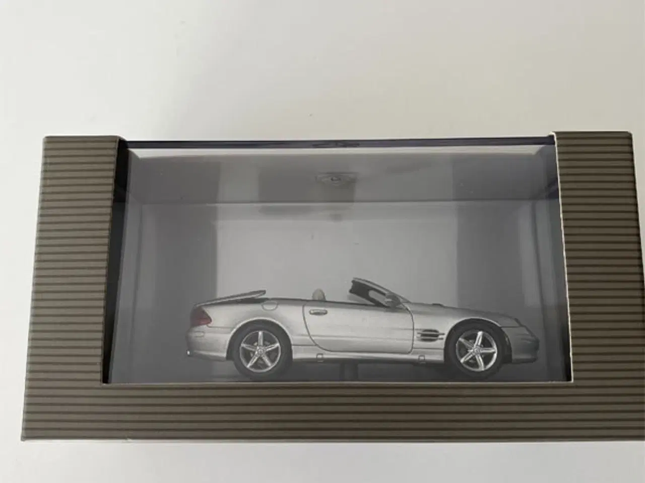 Billede 2 - Mercedes SL klasse (R230) modelbil 1:43