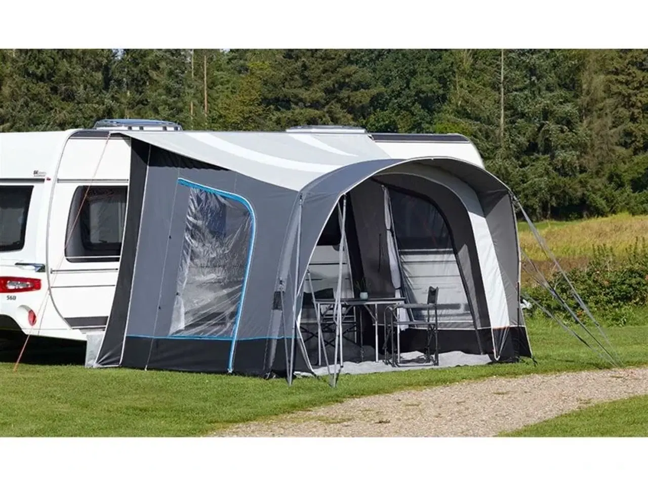 Billede 1 - Ventura Vivo High. Vulsthøjde på 270-290 cm     Helt nyt lufttelt Vivo High fra Ventura har kun været stillet op for at vise det. Passer kun til ekstra høje vogne.   8000.00 kr