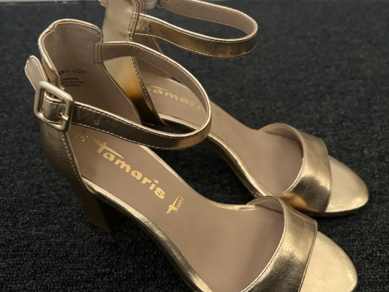 Billede 3 - Nye Tamaris guld sandaler 