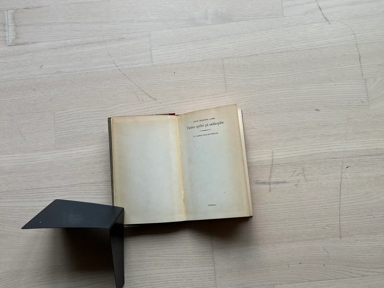 Billede 2 - Døden spiller på sækkepibe af John Dickson Carr