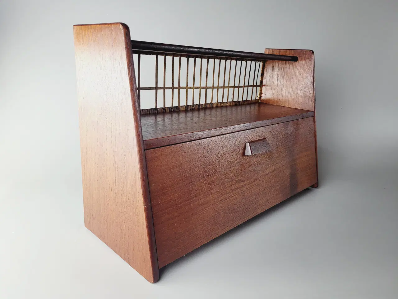 Billede 1 - Fed retro hylde entremøbel i teak med med låge
