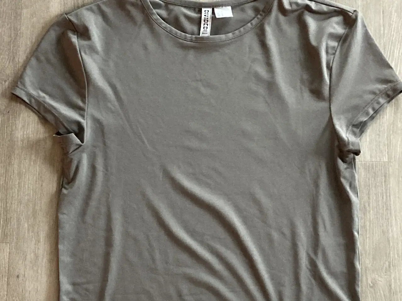 Billede 1 - Grå T-shirt i str. M