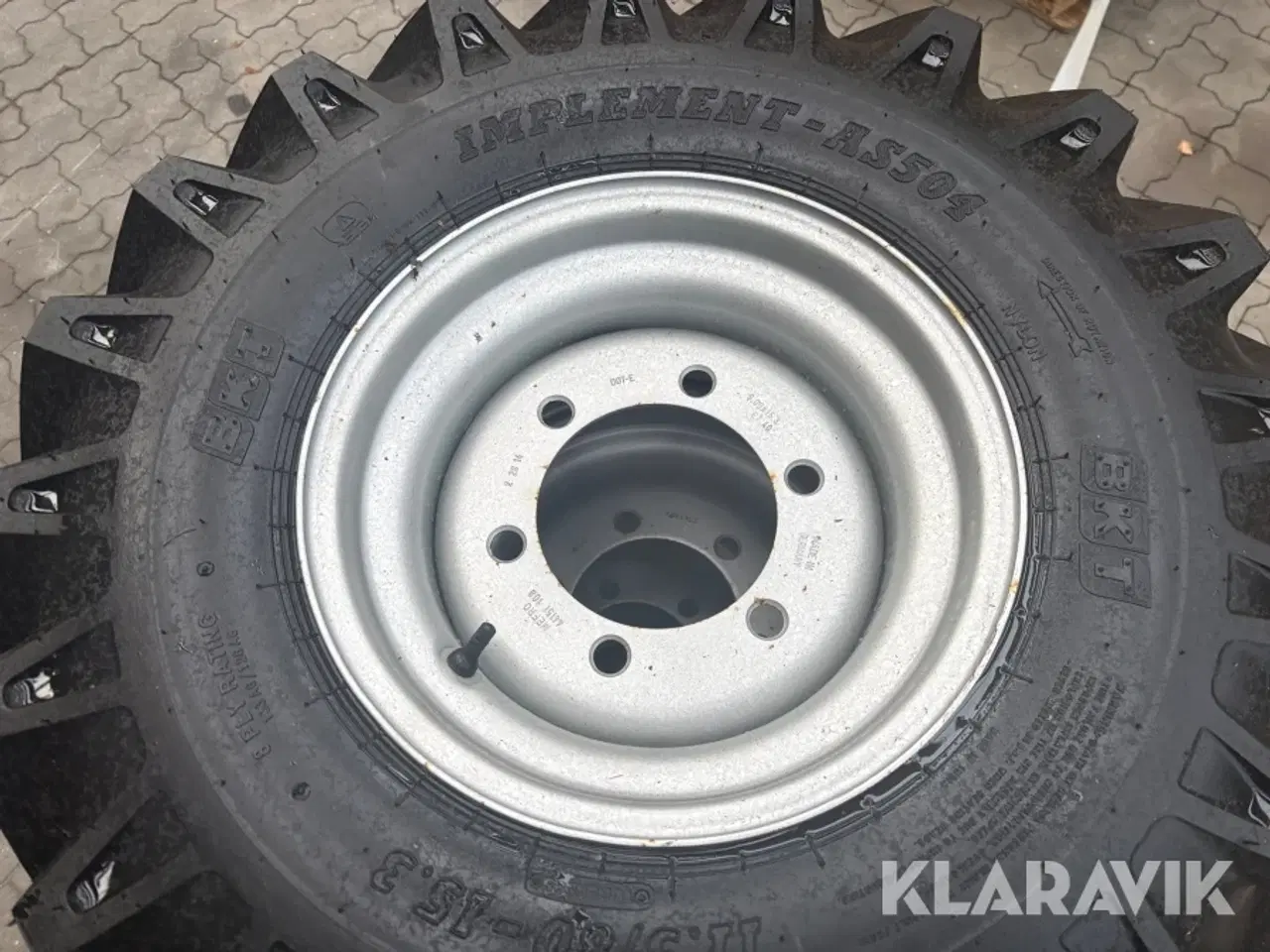 Billede 3 - Dæk BKT Implement-AS504 2 dæk med vand i