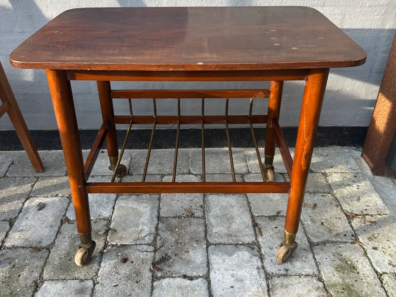 Billede 1 - Lille bord på hjul