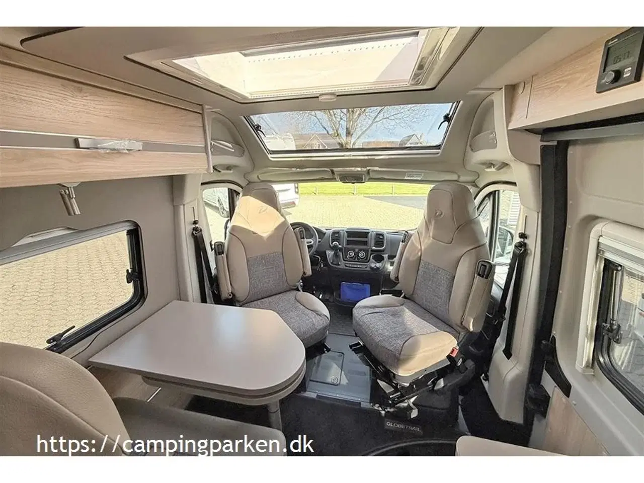 Billede 5 - 2024 - Dethleffs Globetrail CVD 600 ER Advantage   Smart Dethleffs camper van under 6 meter med enkeltsenge og automatgear