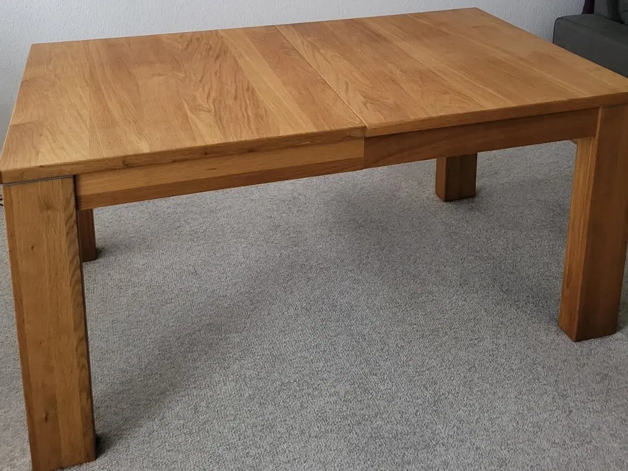 Billede 2 - Udbordt egetræsbord med 6 stole