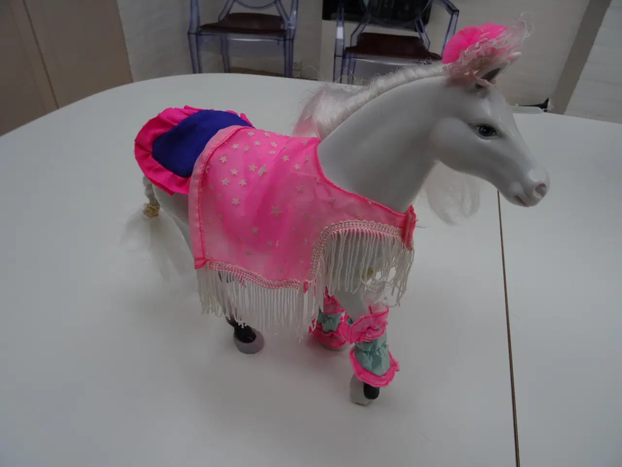 Billede 1 - Barbie hest med dragt og udstyr