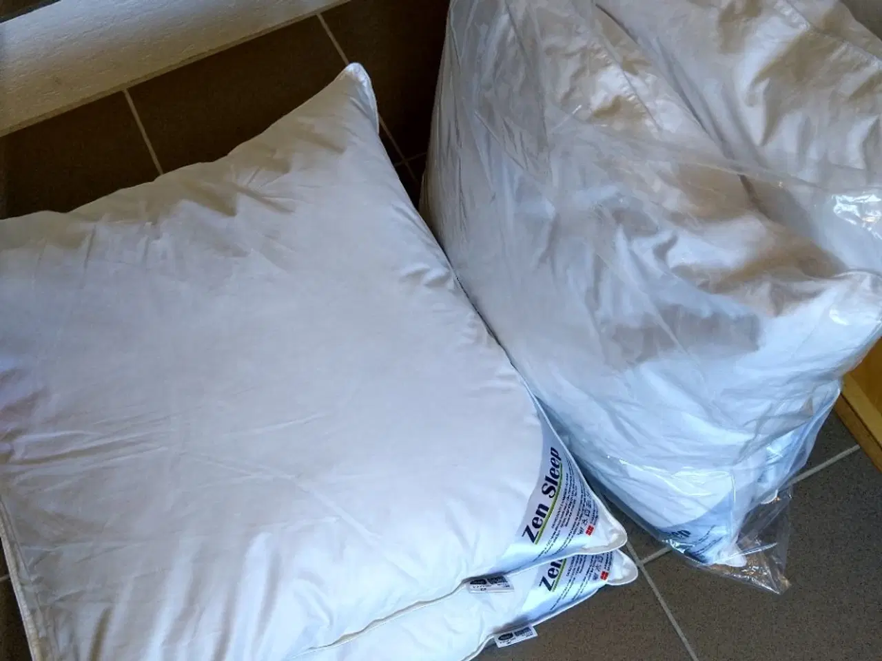 Billede 1 - Moskus dunpude - lav (60 x 63 cm) 6 stk