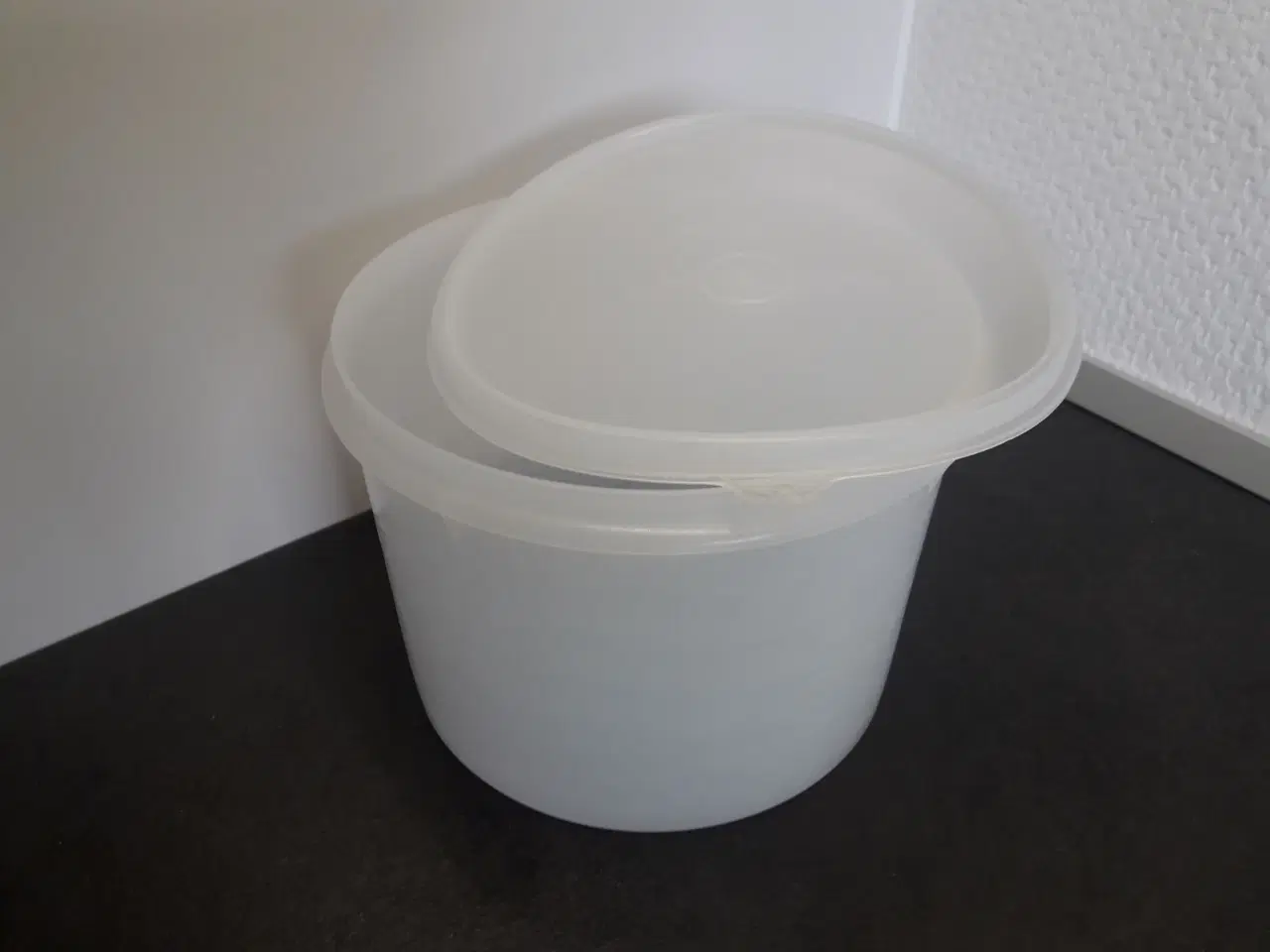 Billede 3 - Tupperware rund beholder