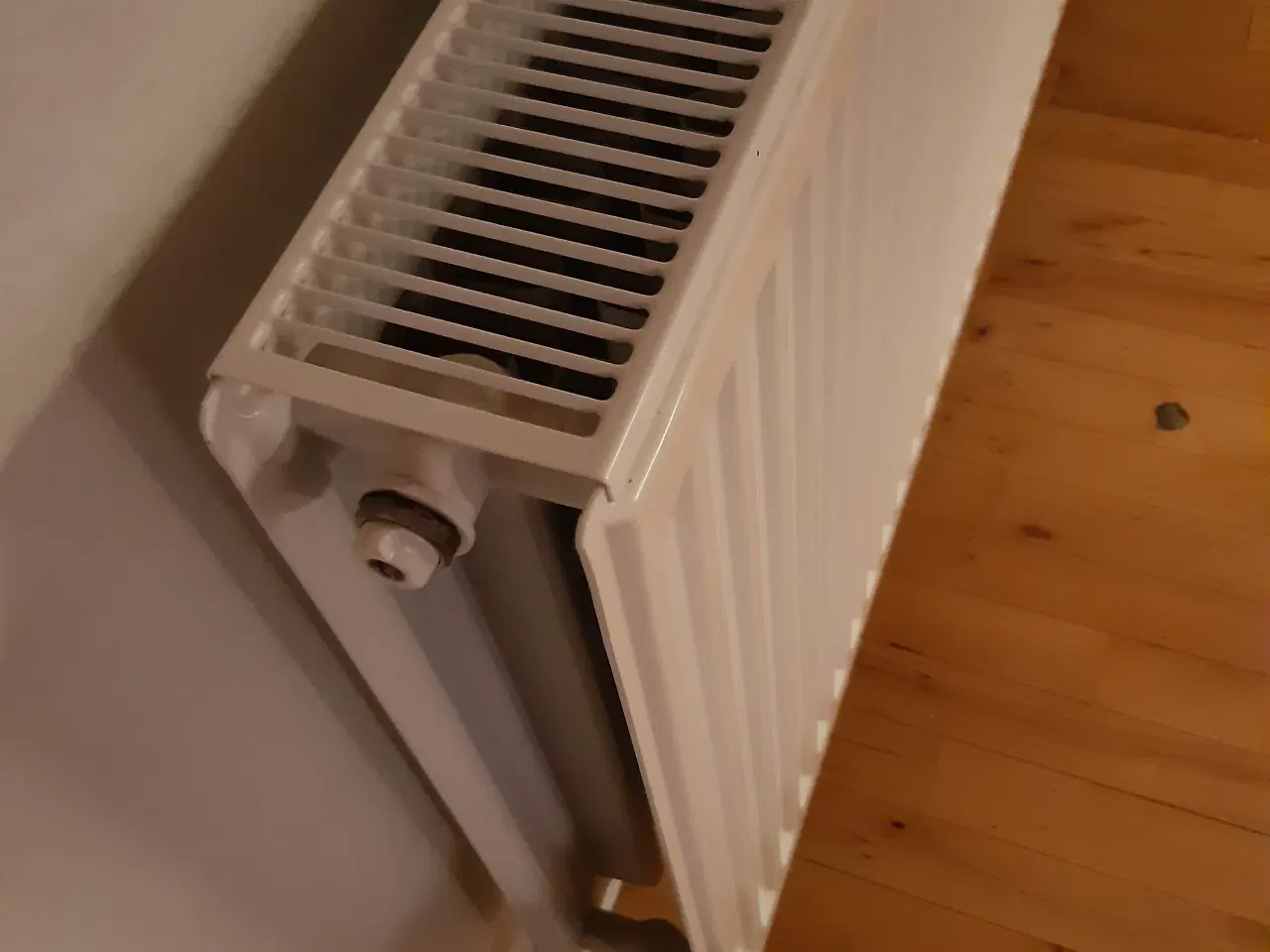 Billede 5 - Hvide panelradiatorer med termostater 