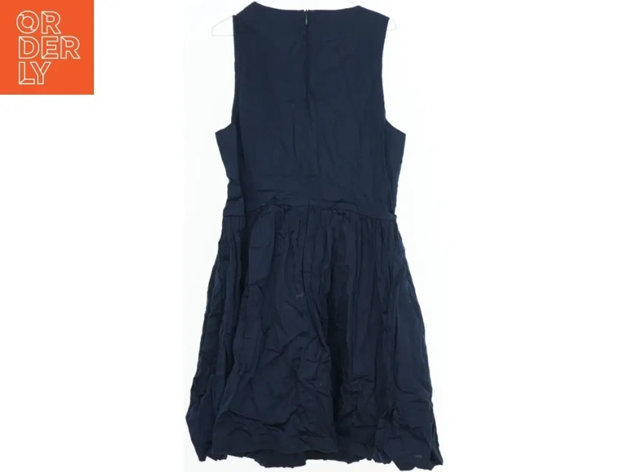 Billede 2 - Ærmeløs kjole med broderier fra Tommy Hilfiger (str. 176)