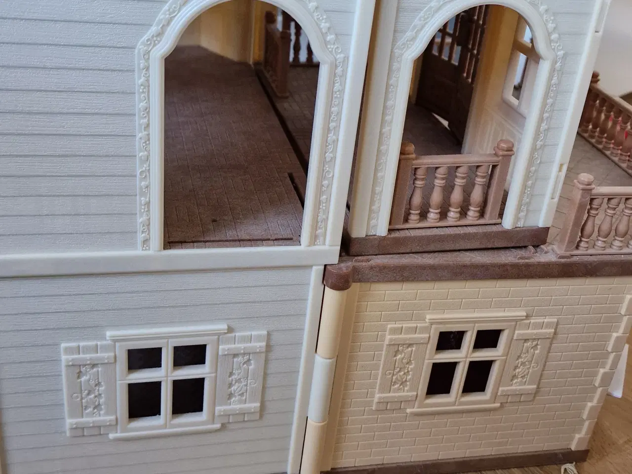 Billede 2 - Sylvanian Families Red Roof landsbyhus med balkon 