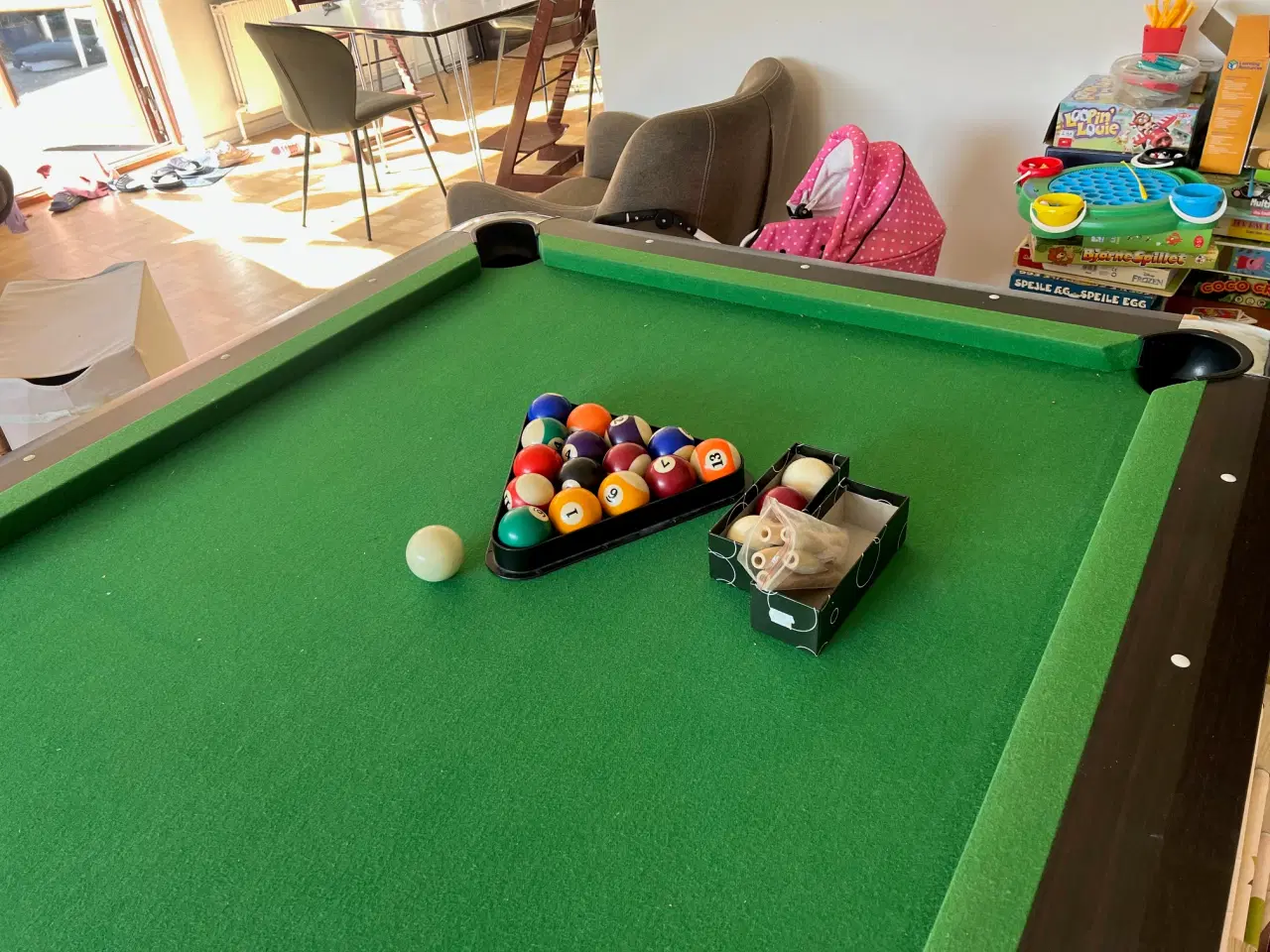 Billede 3 - Poolbord + Kø og køholder og billardkugler