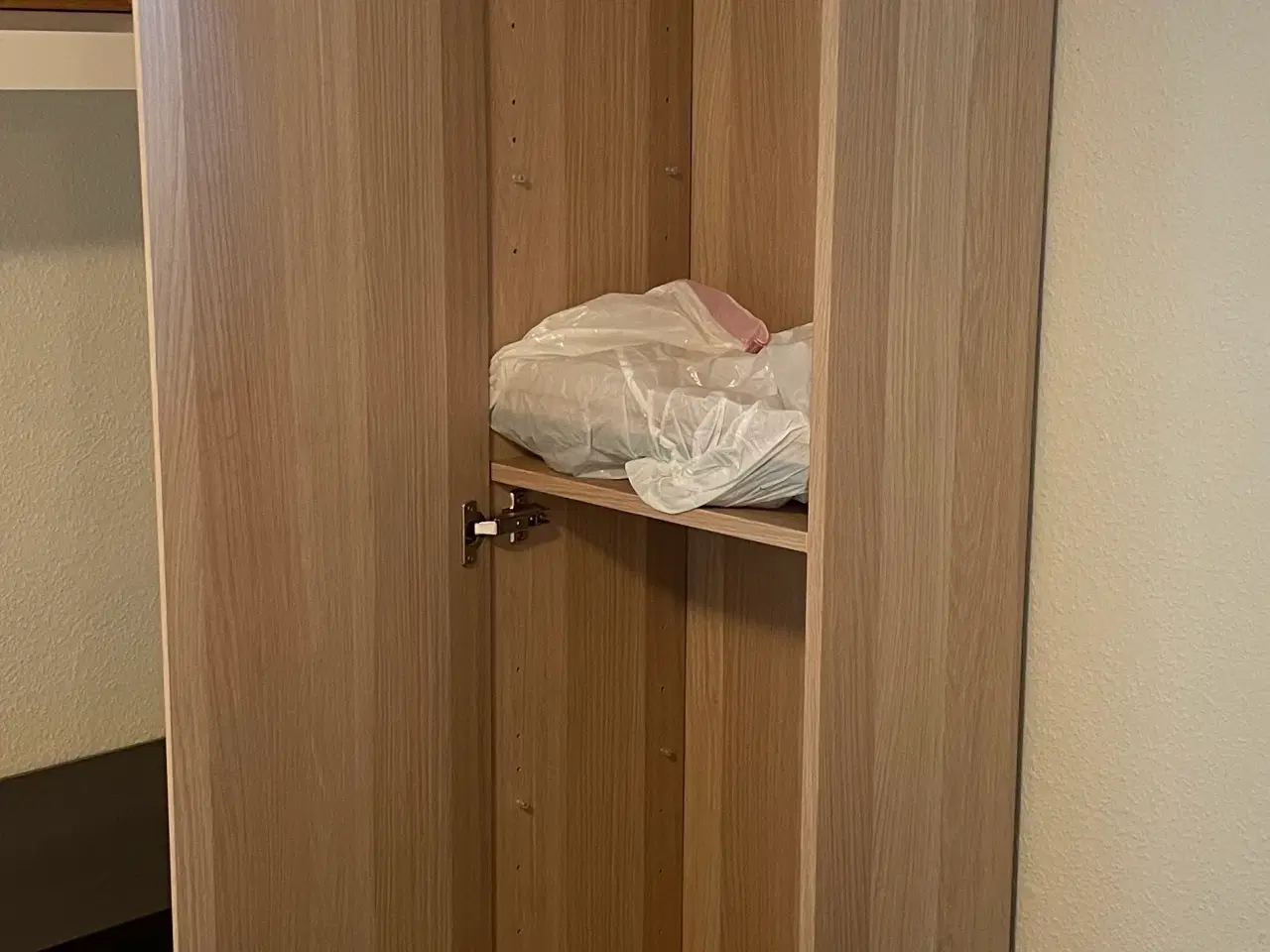 Billede 2 - Skab fra Ikea 