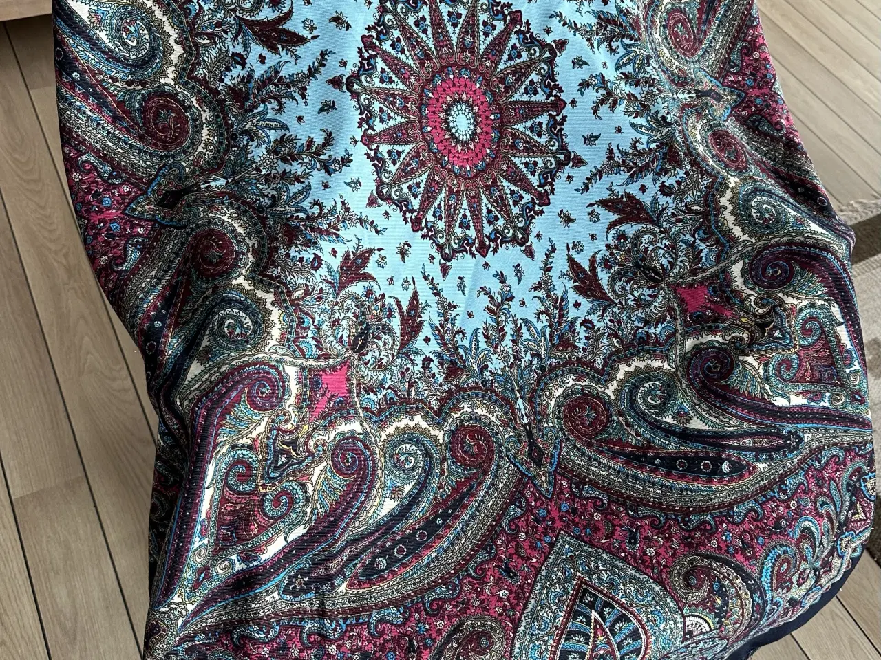 Billede 9 - To store retro uldsjal fra Rusland i flot stand