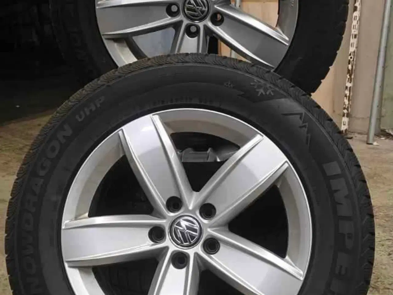 Billede 2 - VW vinterdæk 215/65/R17