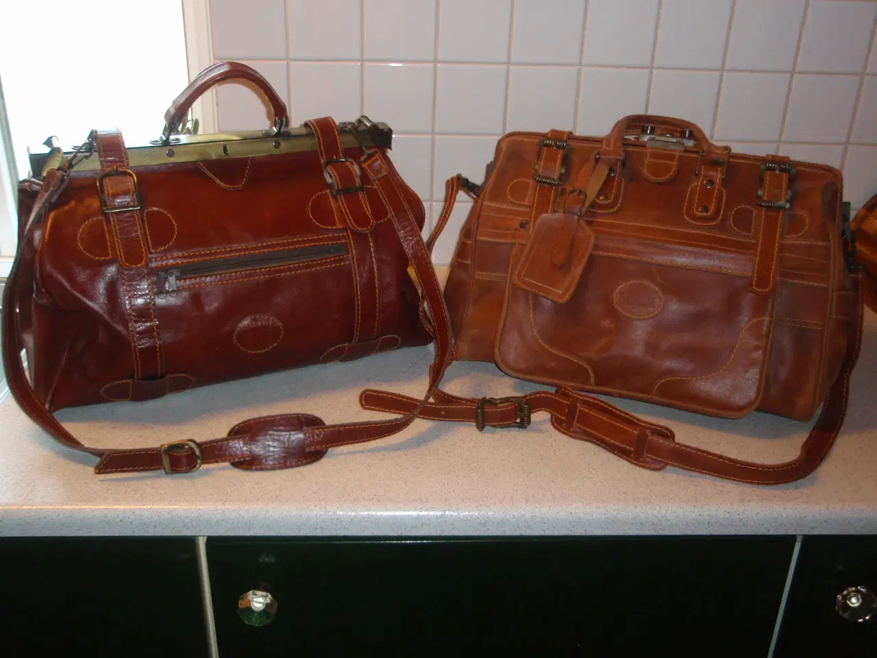 Billede 2 - 2 stk. læder rejsetasker