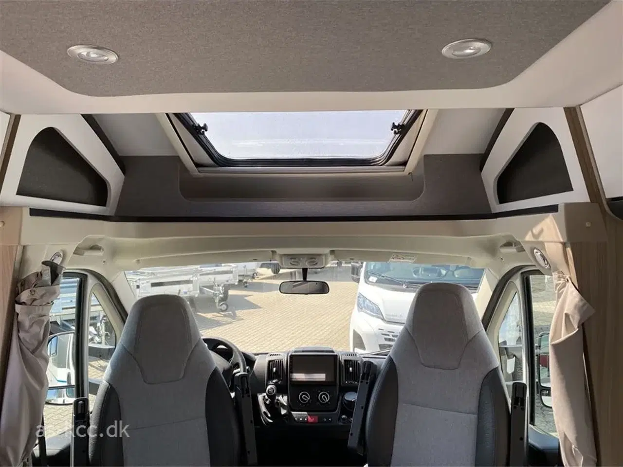 Billede 12 - 2021 - Sun Living S 75 SC   Sunl Living Autocamper med  fritstående dobbeltseng