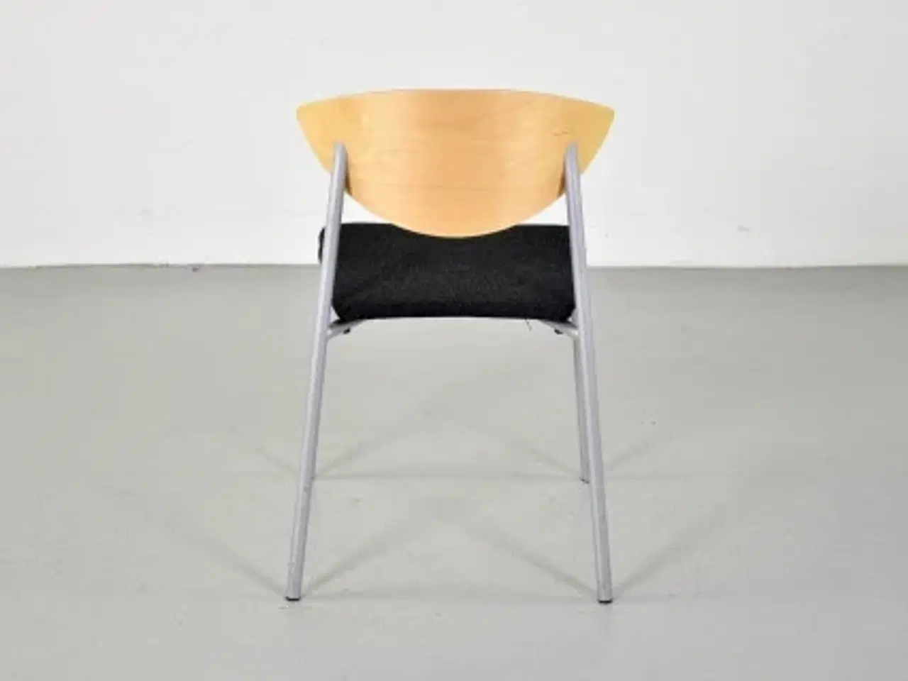 Billede 3 - Randers radius konferencestol med ryg i ahorn og nyt mørkegråt polster