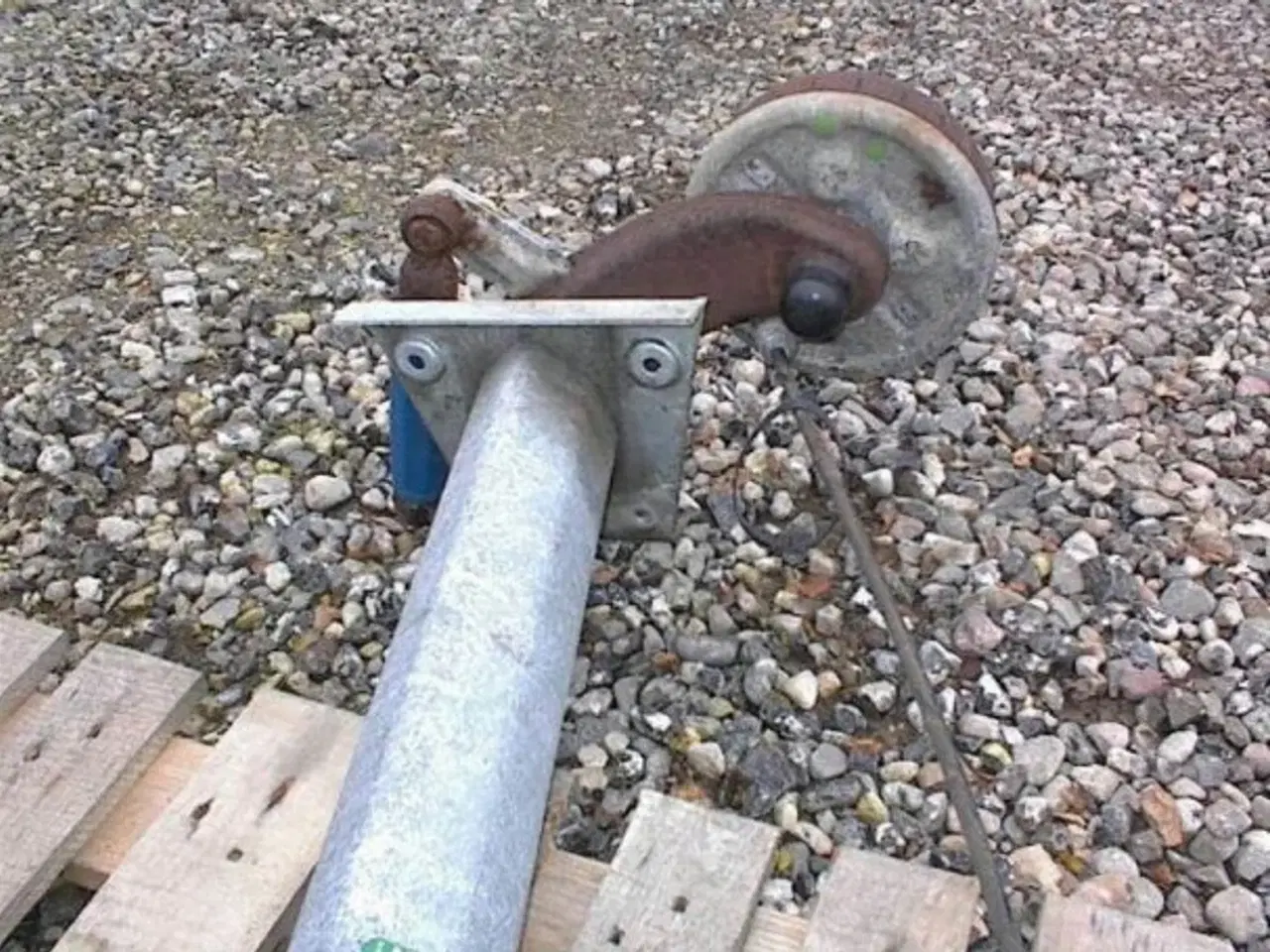 Billede 2 -   Alko Aksel 1300 Kg.