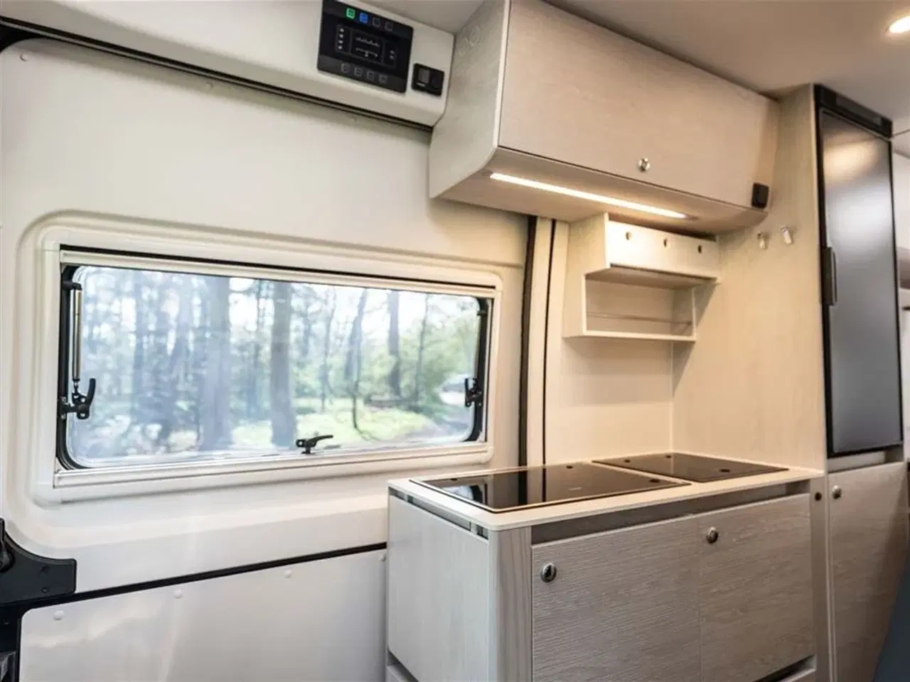 Billede 5 - 2026 - Tourne 6.0 Cruise aut. gear - Black   Den originale Tourne