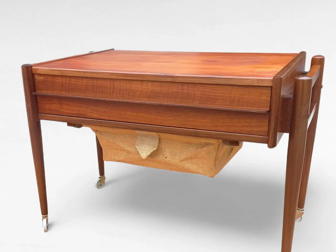 Billede 1 - Elegant Teak Sybord/Sidebord fra 1960’erne – Dansk