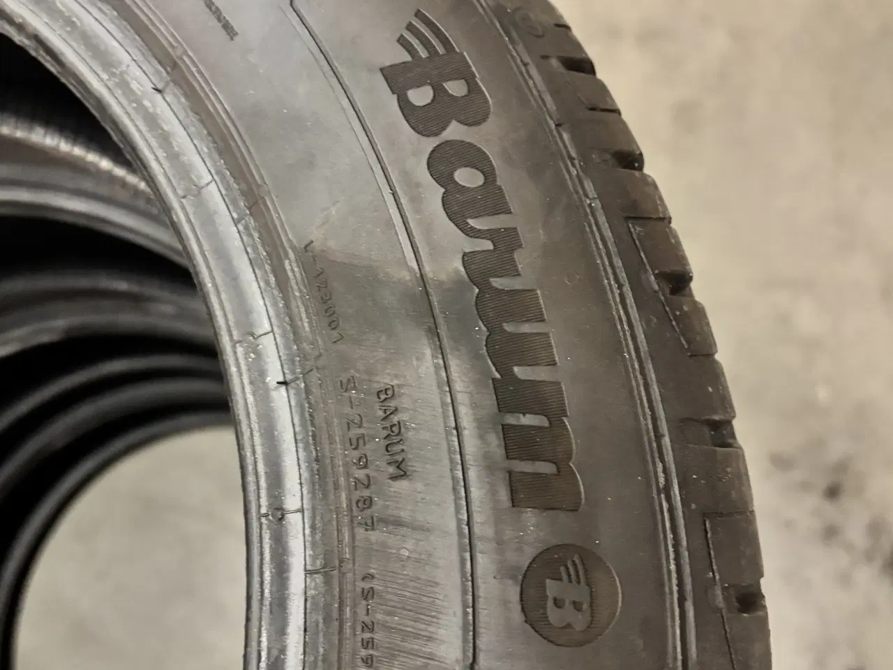 Billede 4 - 4 stk. Barum 185/60-15 sommerdæk (næsten nye)