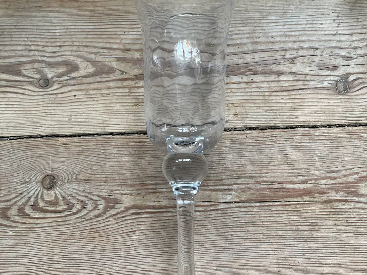 Billede 3 - Smykket champagneglas med skrå optiske striber