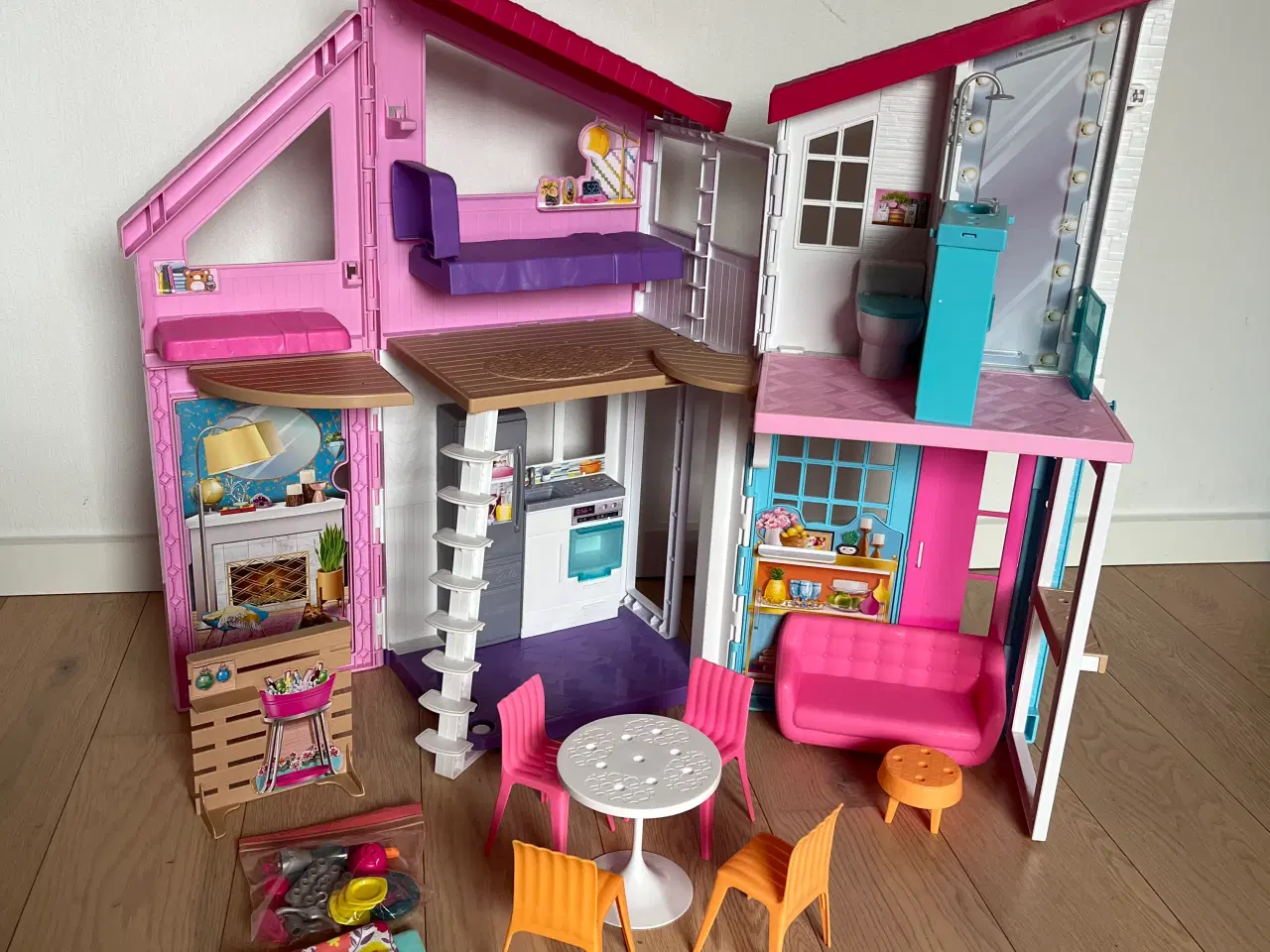 Billede 1 - Barbie hus 