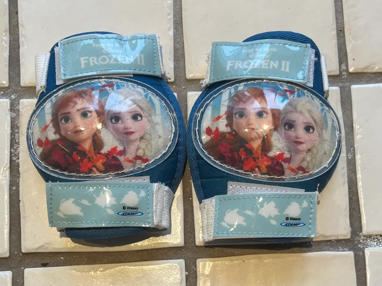 Billede 3 - Albue og knæ beskyttere med Anna og Elsa