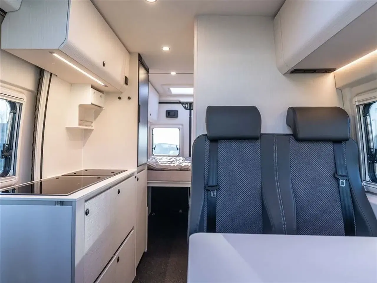 Billede 3 - 2026 - Tourne 6.0 Select aut. gear - Black - 180HK