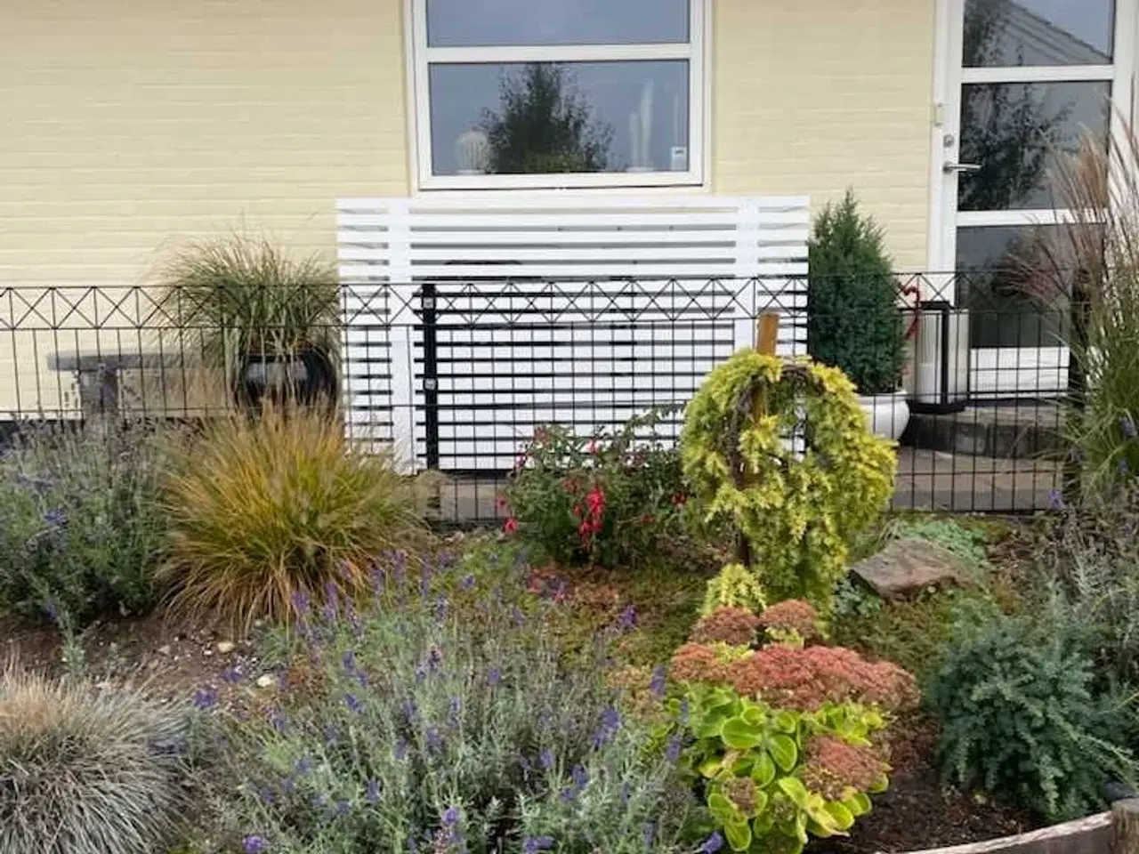 Billede 4 - Bruges også som varmepumpe skjuler. Skraldeskjul.