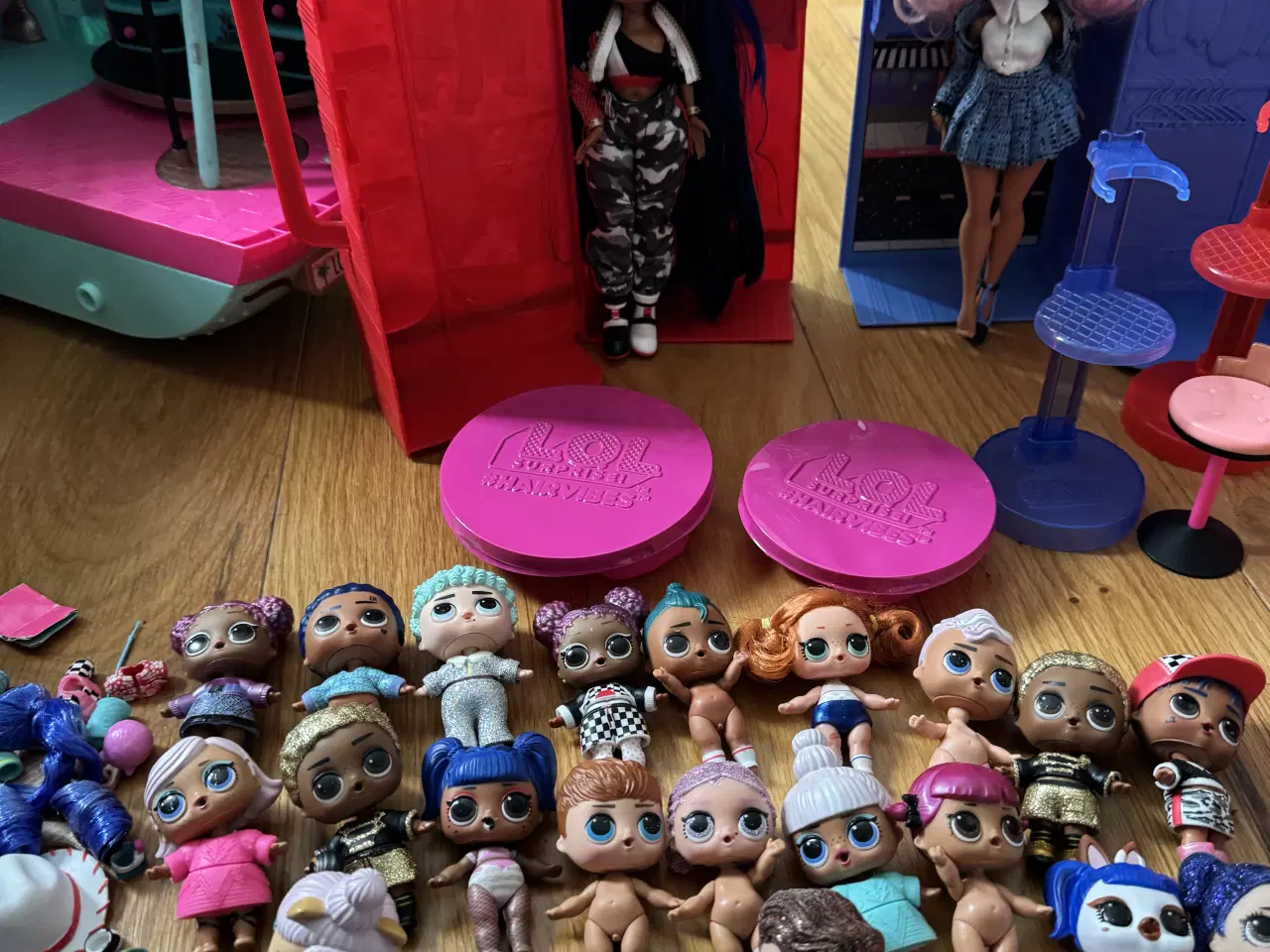 Billede 1 - LOL autocamper, LOL dukker og masser af tilbehør 