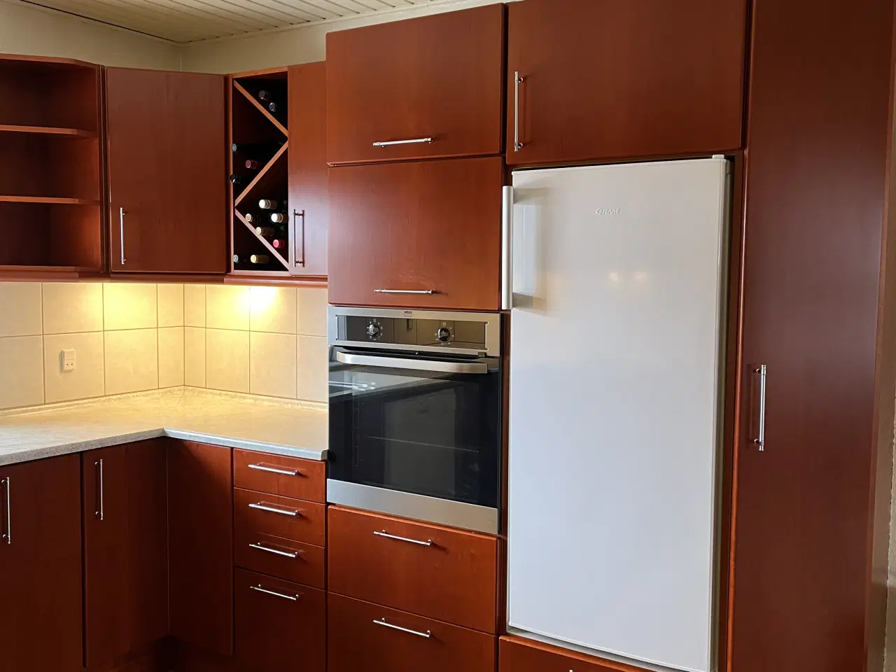 Billede 3 - Kirsebærkøkken - du skal selv nedtage køkken