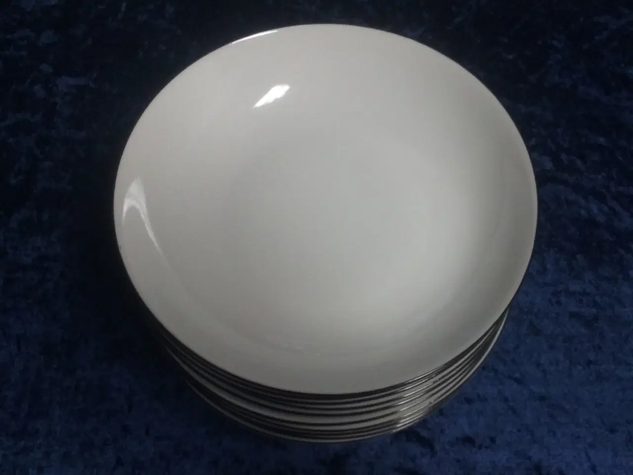 Billede 2 - Sort Atelier 12 suppe / dybe tallerkener som nye