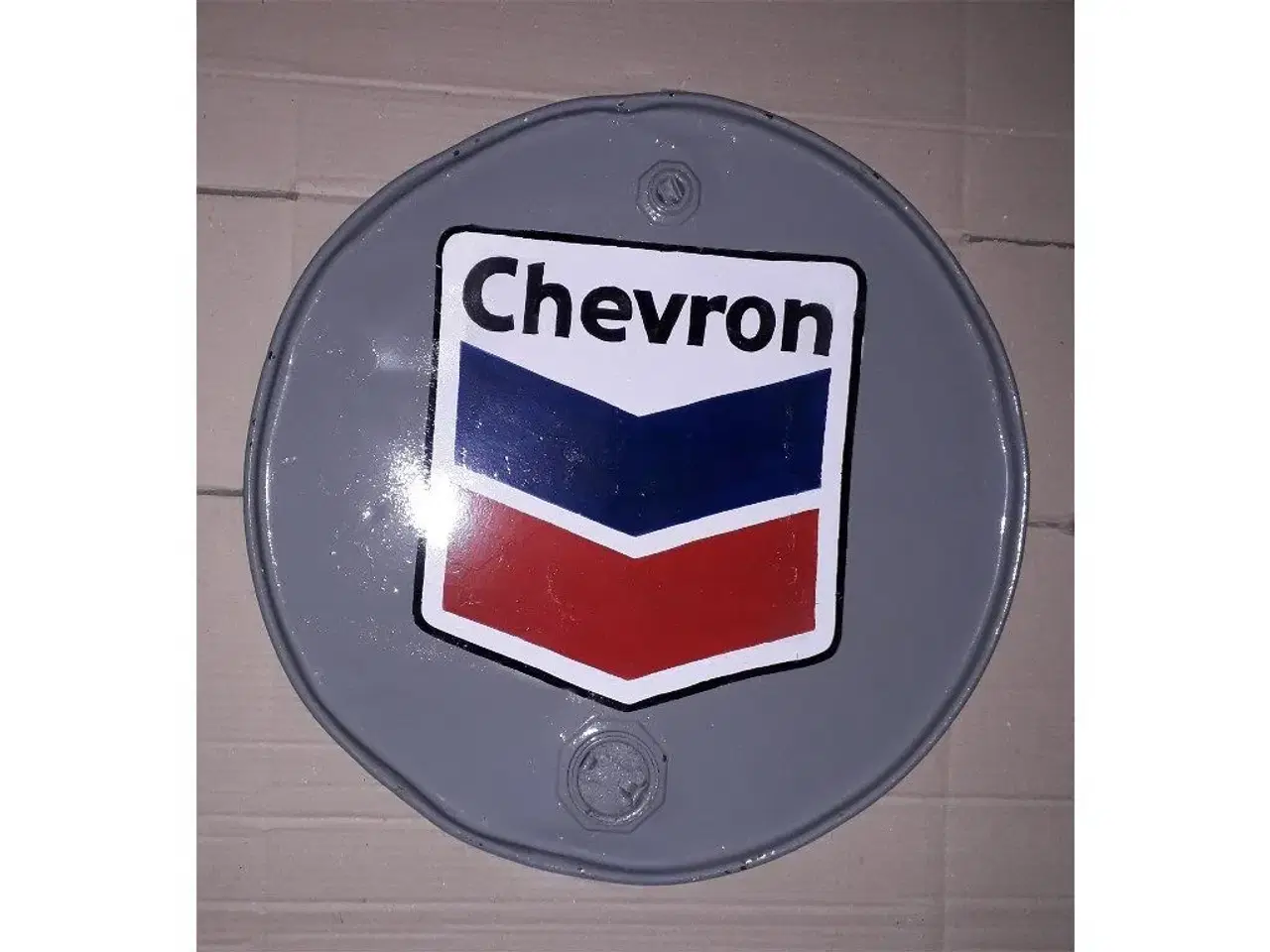Billede 1 - Rund metal skilt med Chevron logo