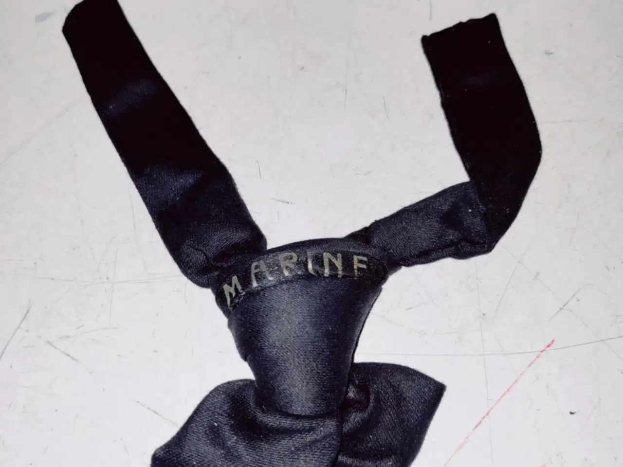 Billede 2 - 3 hattebånd og en butterfly måske til sømanden 