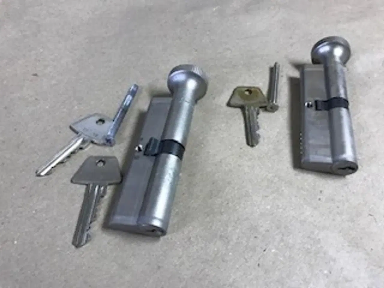 Billede 2 - 2 stk. Dråbecylinderlåse med indvendig drejer