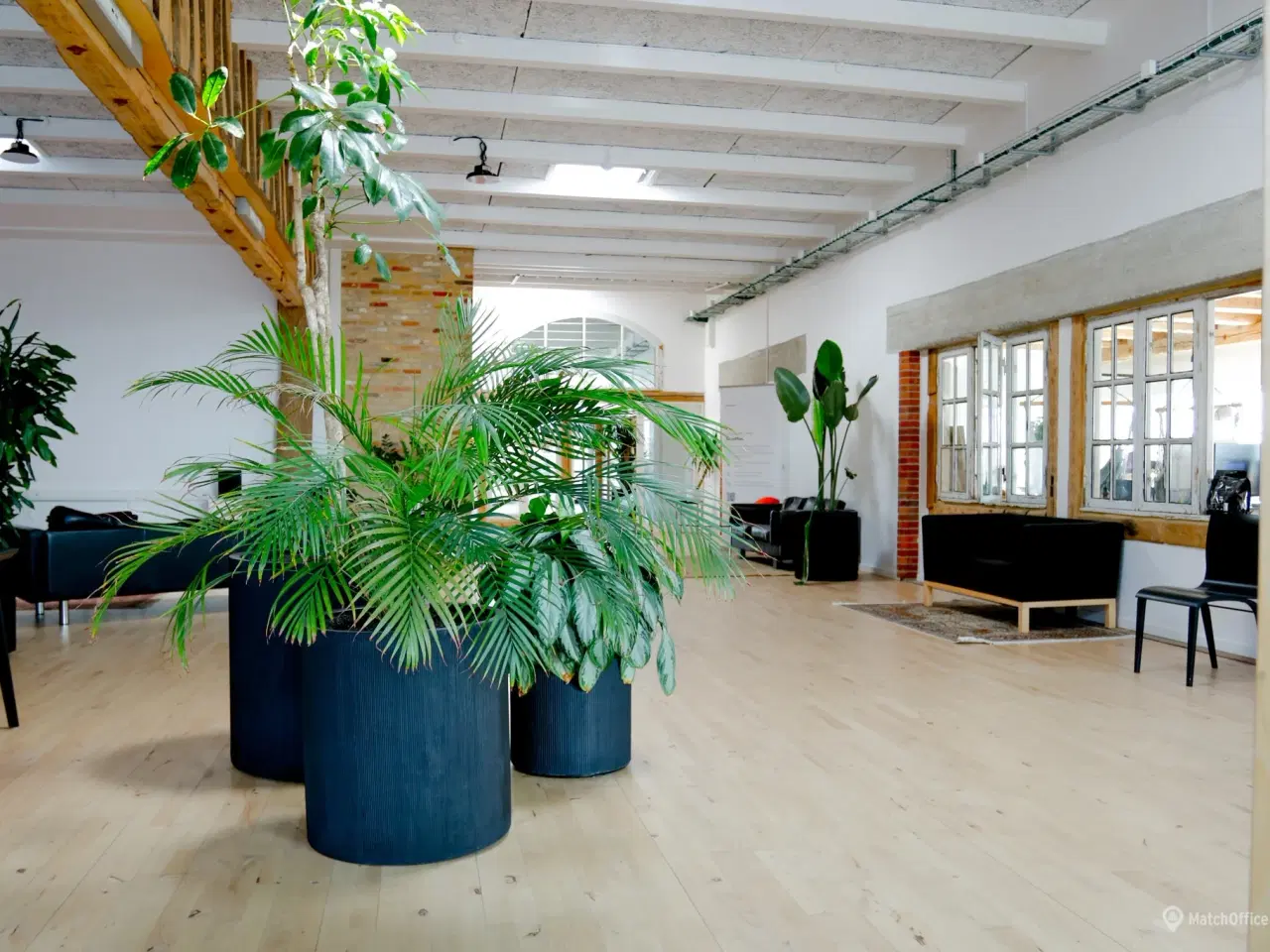 Billede 7 - Højloftet kontor med showroom, lounge eller let lager