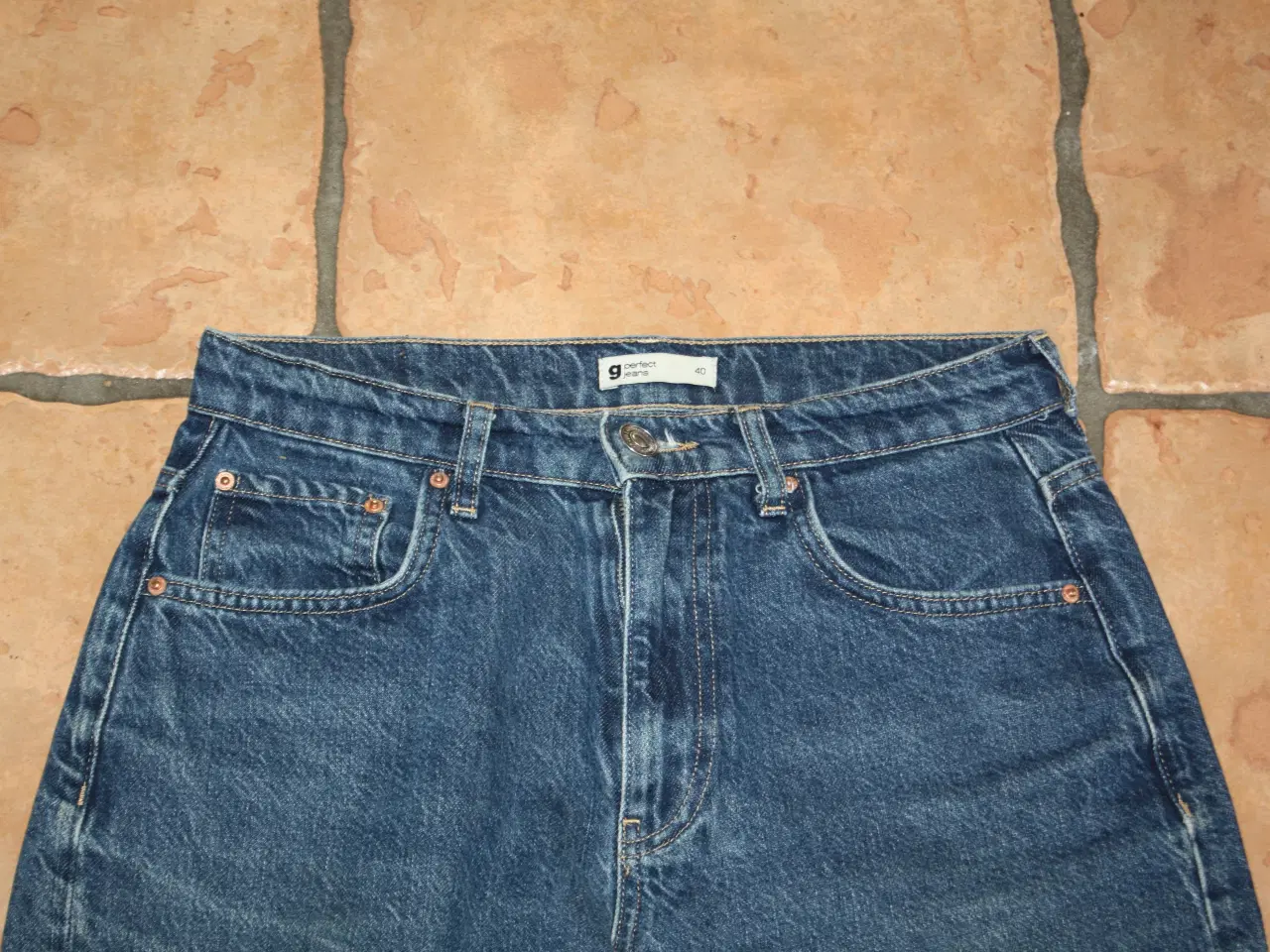 Billede 4 - blå jeans fra Gina Tricot str. 40