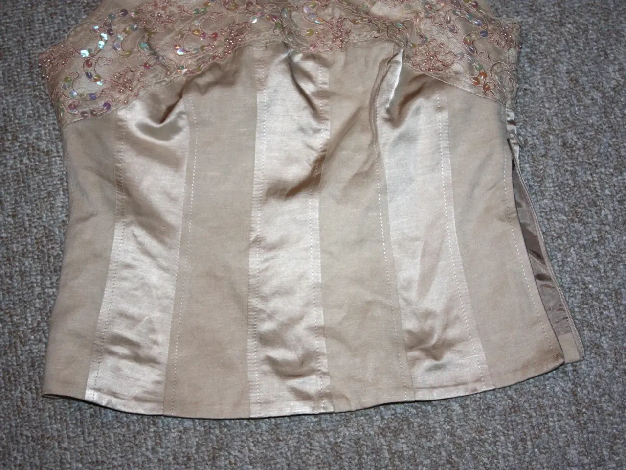 Billede 3 - Fin Creton top med perleapplikationer str. 36
