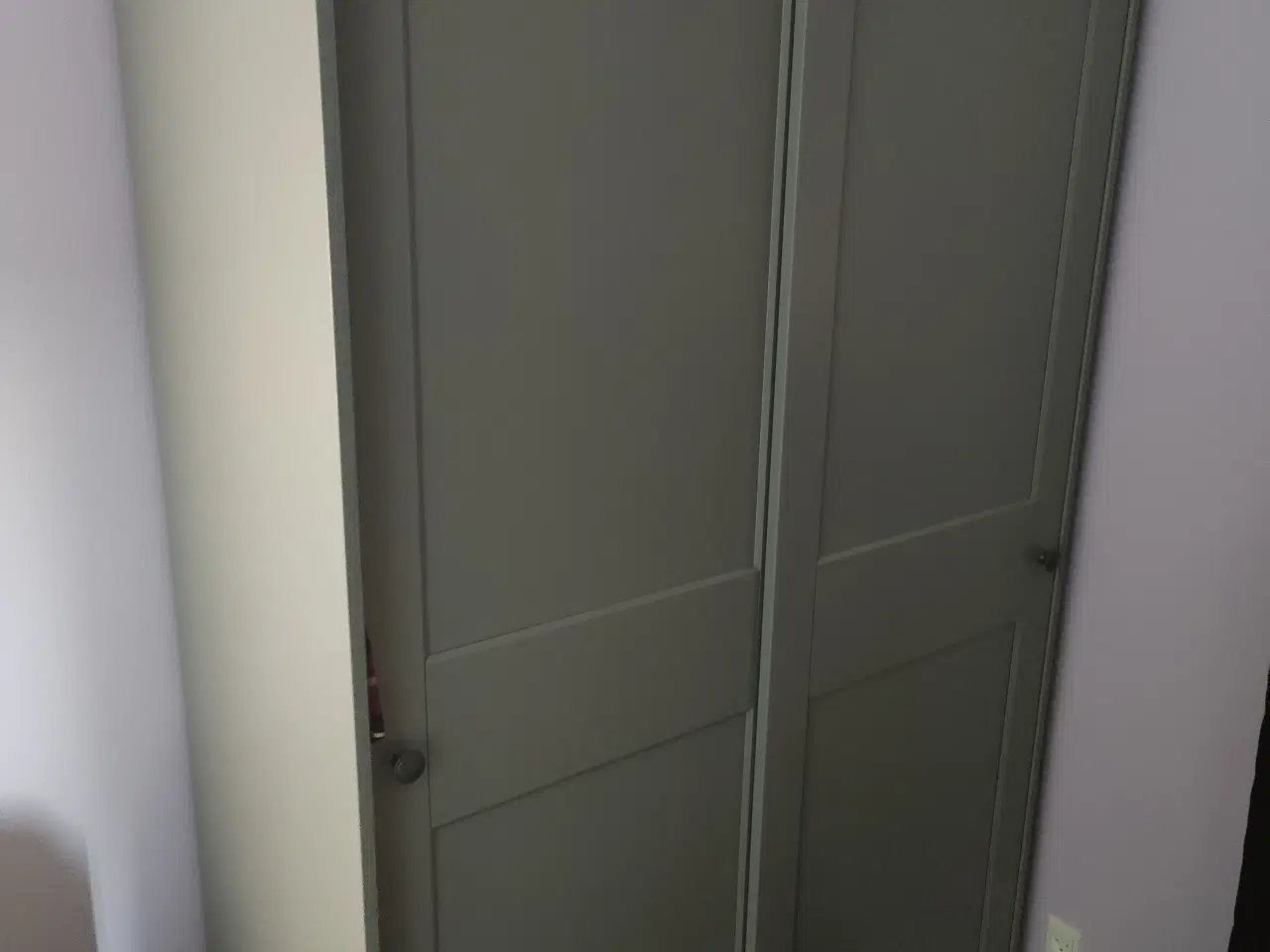 Billede 1 - Hauga Klædeskab