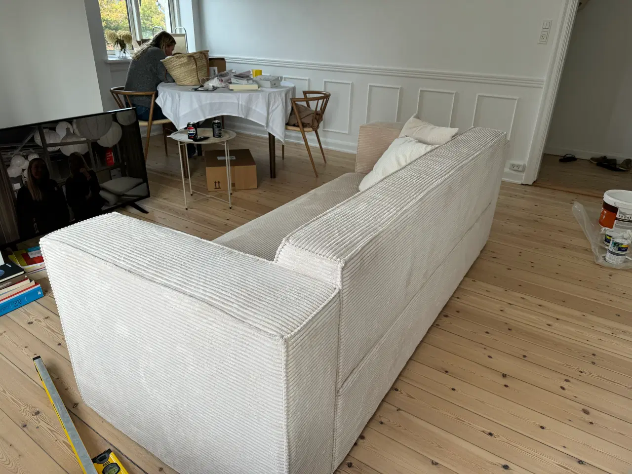 Billede 6 - Sofa i hvid/beige fløjl