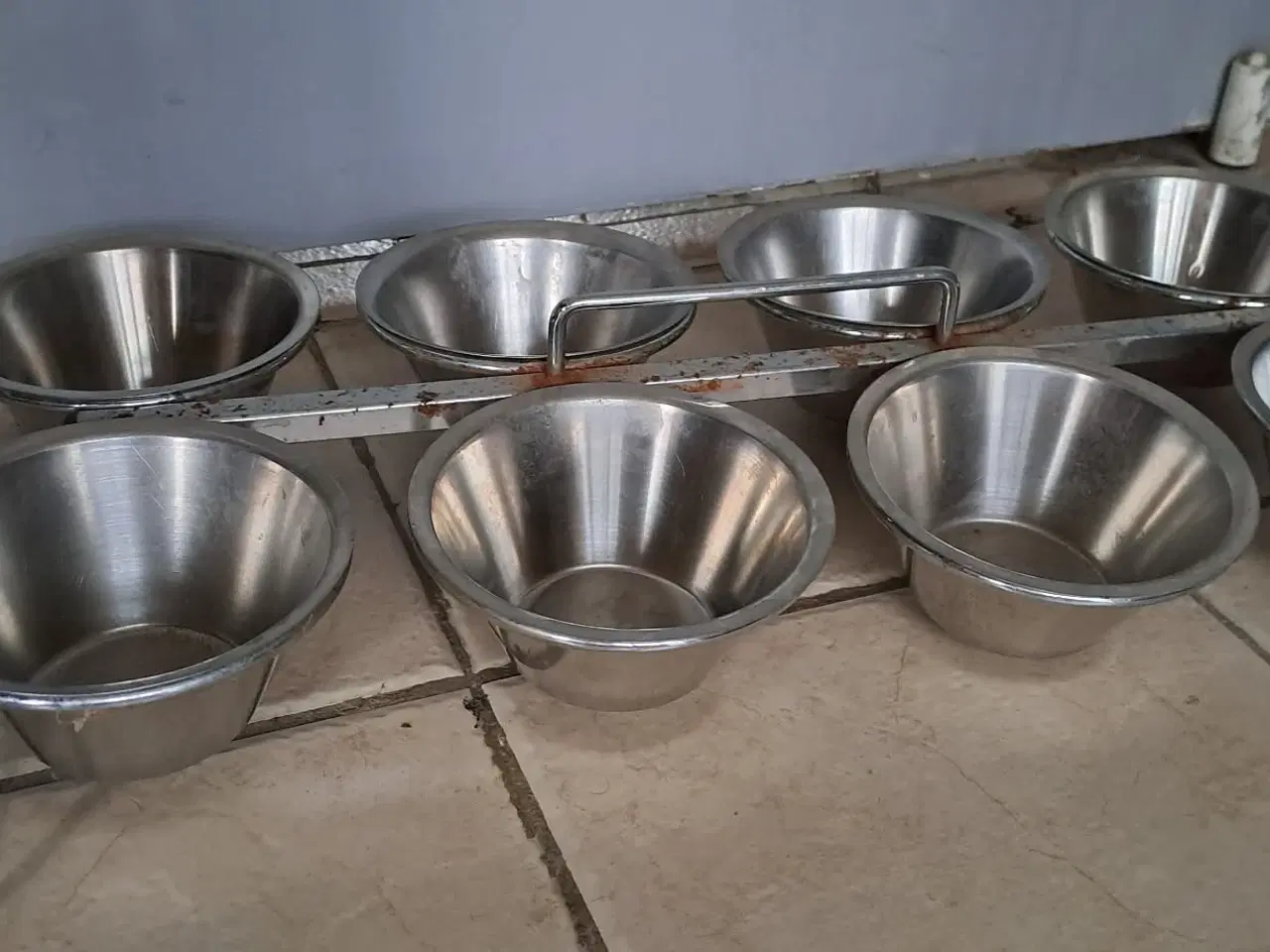 Billede 1 - Hvalpefoder-bar med 8 skåle 