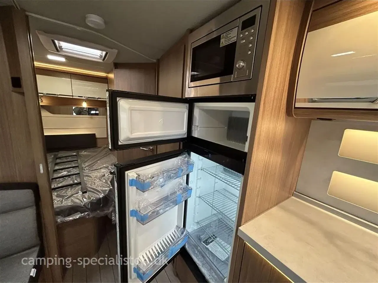 Billede 9 - 2024 - Knaus Scandinavian Selection 650 UDF   ! Knaus Scandinavian Selection 650 UDF 2024 - nyt eksteriør - kan ses hos Camping-Specialisten dk