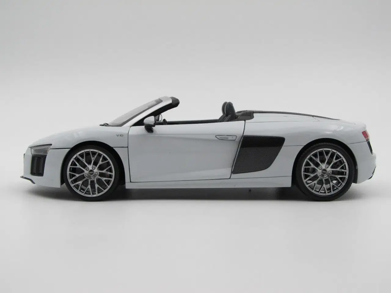 Billede 2 - AUDI Dealer Edition  2016 Audi R8 Spyder 1:18 