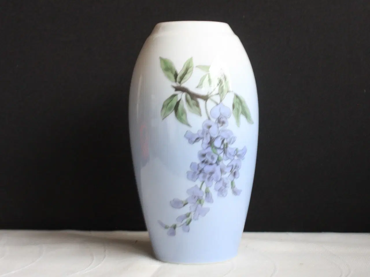 Billede 1 - Vase med blåregn fra Bing og Grøndahl